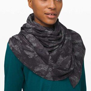 Lululemon Vinyasa Scarf *Rulu Incognito Camo HTR Black - NWT